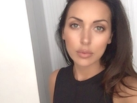 Алсу показала фотографию дочерей в костюмах на Хэллоуин