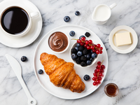 Круассаны на завтрак: три вкусные идеи