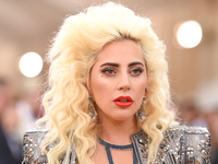 Трамп став президентом: Lady Gaga очолила вуличний протест