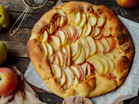 Галета с яблоками и корицей