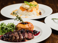 Утиная грудка с вишневым соусом