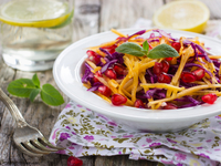 Осенний салат из тыквы, яблок и капусты