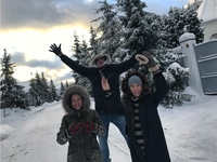 Беременная Ксения Собчак отдохнула на природе с мужем и его детьми
