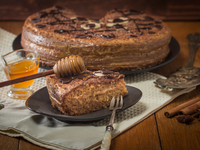 Шоколадный медовик со сметанным кремом