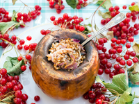 Тыква, фаршированная гречкой и свининой