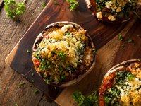 Фаршированные шампиньоны с мясной начинкой