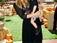 ТОП-10 звезд, которые родили после 40