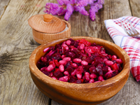 Постный салат из свеклы с черносливом