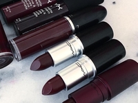 Три beauty-трюка с помадой, которые стоит попробовать сейчас