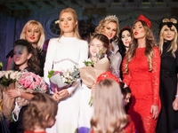 Жена Юрия Никитина впервые вывела в свет старшую дочь