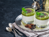 Панна котта с киви и мятой