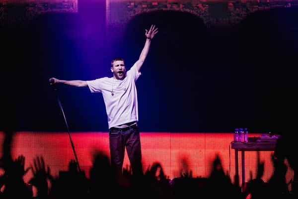 Иван Дорн после поездки в США просил деньги в центре Москвы