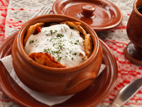 Деруны с грибами в горшочках