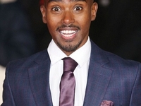 Девушки в прозрачных комбинезонах украсили премьеру фильма в Лондоне