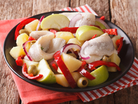 Салат из сельди с яблоком