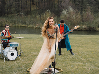 Регина Тодоренко презентовала клип FIRE и сольный альбом