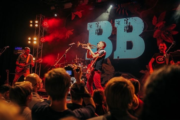 Олег Скрипка завершил гастроли презентацией новой песни