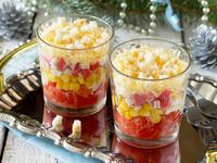 Крабовый салат с кукурузой и гренками