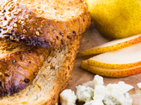 Сырный кекс с грушей и орехами