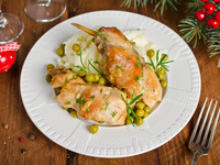 Тушеный кролик в сметане