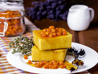 Творожная запеканка с тыквой и облепиховым соусом