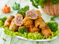 Мясные рулетики с ветчиной и огурцами