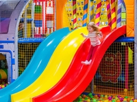 Праздник к нам приходит: сказочное открытие Детской планеты