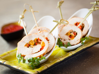 Новогодний рулет из индейки с тыквой и перцем