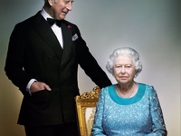 В Сеть попало новое фото Елизаветы II и ее сына