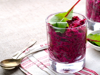 Постный салат из тертой свеклы