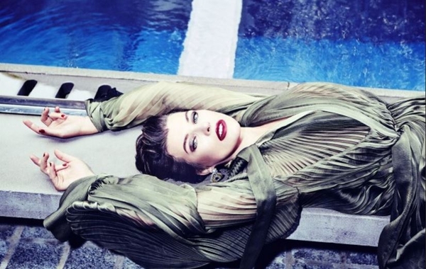 Милла Йовович снялась в провокационной фотосессии для Vanity Fair