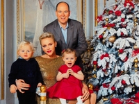 Князь Альбер II и княгиня Шарлен поздравили жителей Монако с Рождеством