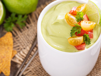 Холодный суп из авокадо и кефира