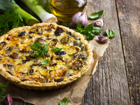 Киш с грибами и луком-пореем