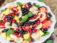 Вкусный фруктовый салат с медовой заправкой