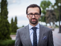 Нардеп Сергей Лещенко сделал предложение 29-летней диджейке