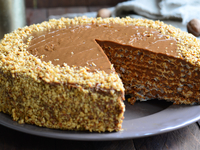 Вафельный торт со сгущенкой и грецкими орехами