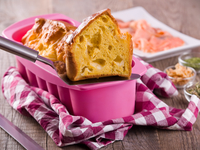 Кекс с лососем и зеленью