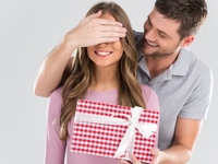 Пять способов сделать так, чтобы мужчина дарил подарки