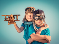 Сколько тратят на детей родители из разных стран: статистика