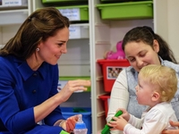 Кейт Миддлтон посетила благотворительный детский психологический центр