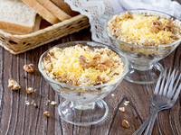 Зимний салат из курицы, орехов и сыра