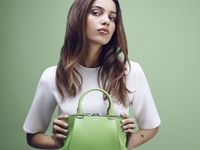 Цвет 2017 года: какие вещи в зеленом стоит приобрести?