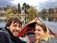 Полиция хотела вручить повестку возлюбленной Шовковского в аэропорту