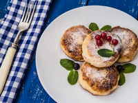 Вкусные сырники с изюмом