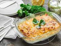 Картофельная запеканка с рыбой и сыром