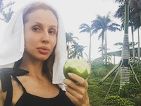 LOBODA показала, как отдыхает с дочкой возле океана