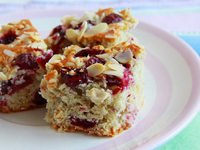 Пирог с консервированной вишней: три вкусные идеи