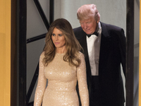 Вся в золоте: Меланья Трамп подчеркнула сексуальные формы на званом ужине