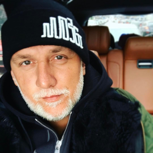 Потап покрасил свою бороду